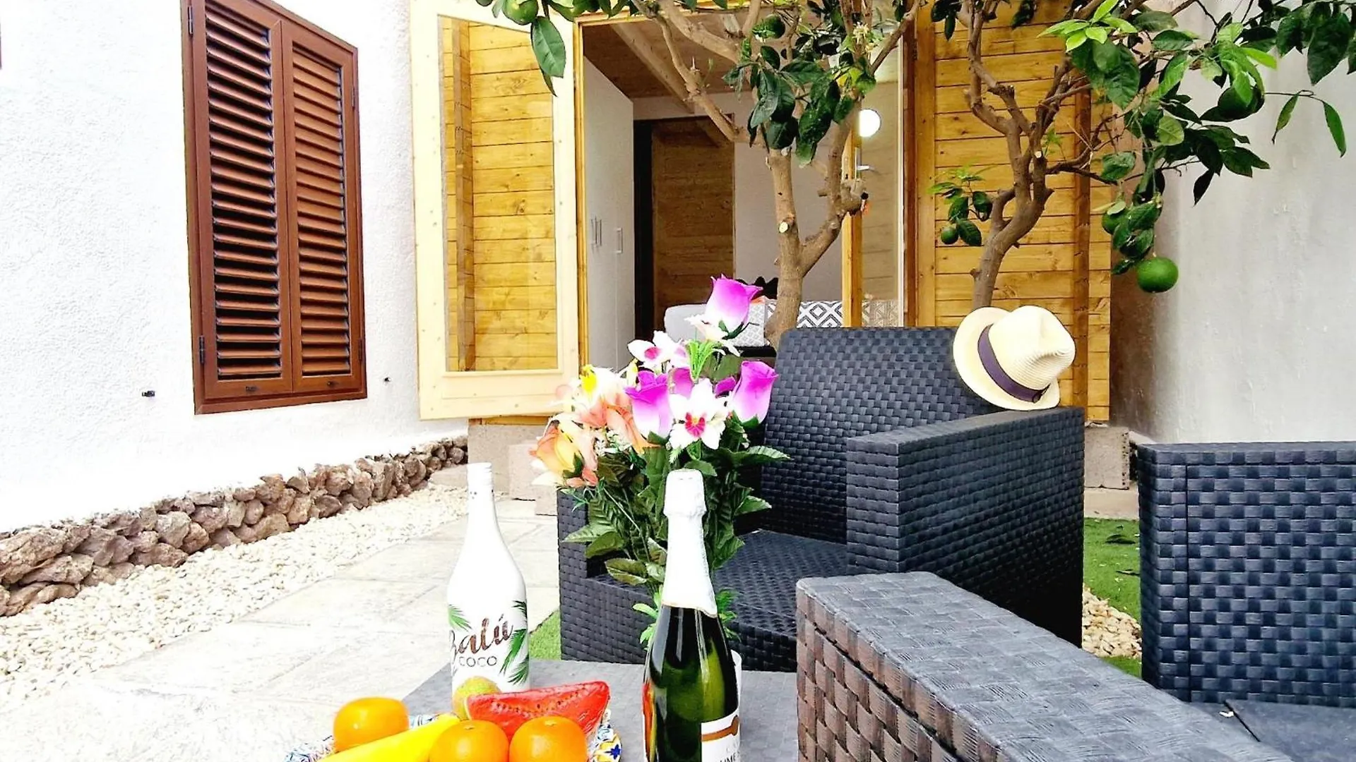 Villa Blanca Apartment, Garden View 2 Bedrooms 阿德耶 度假居